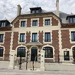 Domaine Du Lion Rouge Piscine Et Frühstückspension