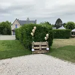 Frühstückspension Domaine Du Lion Rouge Piscine Et Coucy-le-Château-Auffrique