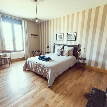 Bed and breakfast Domaine Du Lion Rouge Piscine Et *