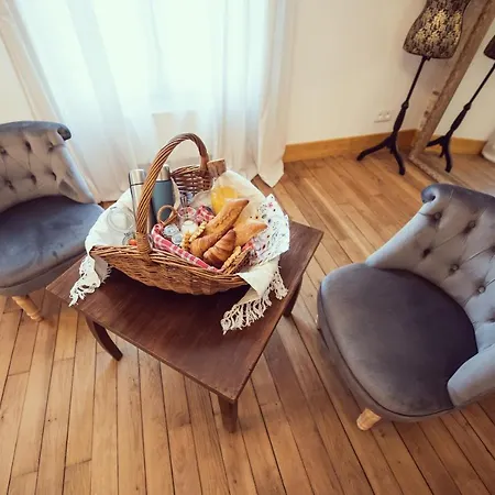 Bed and breakfast Domaine Du Lion Rouge Piscine Et *