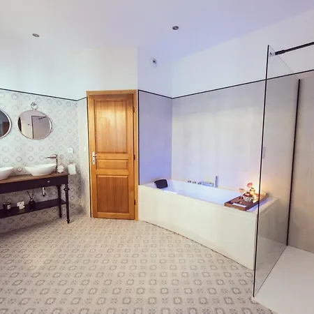 Frühstückspension Domaine Du Lion Rouge Piscine Et