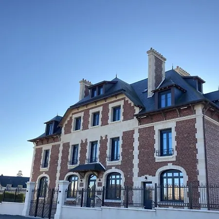 Bed & Breakfast Domaine Du Lion Rouge Piscine Et