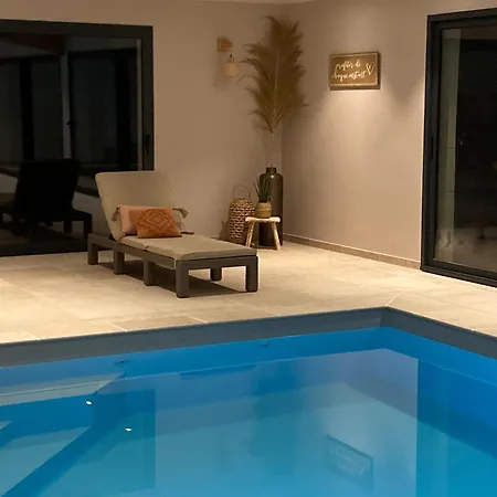 Bed & Breakfast Domaine Du Lion Rouge Piscine Et 4*