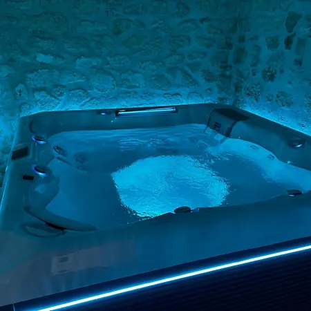 Domaine Du Lion Rouge Piscine Et Bed & Breakfast 4*