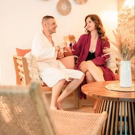 Domaine Du Lion Rouge Piscine Et 4*