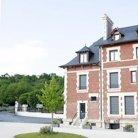 Bed & Breakfast Domaine Du Lion Rouge Piscine Et 4*