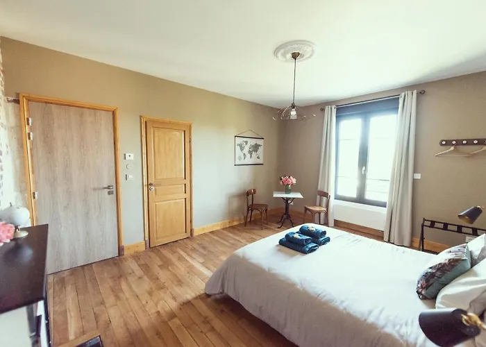 Bed & Breakfast Domaine Du Lion Rouge Piscine Et 4*