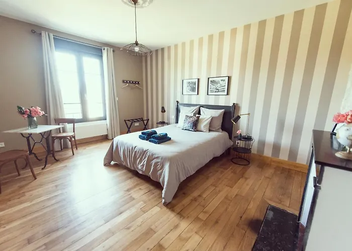 Bed & Breakfast Domaine Du Lion Rouge Piscine Et 4*