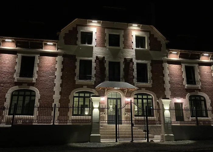 Domaine Du Lion Rouge Piscine Et