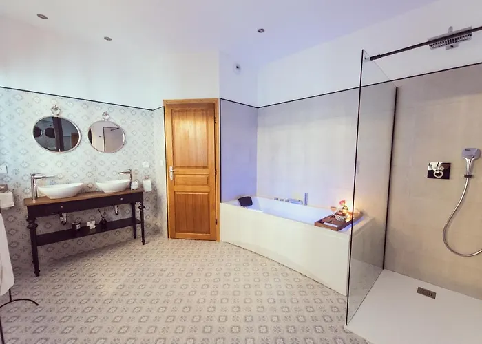 Bed & Breakfast Domaine Du Lion Rouge Piscine Et