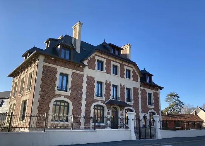 Domaine Du Lion Rouge Piscine Et 4*