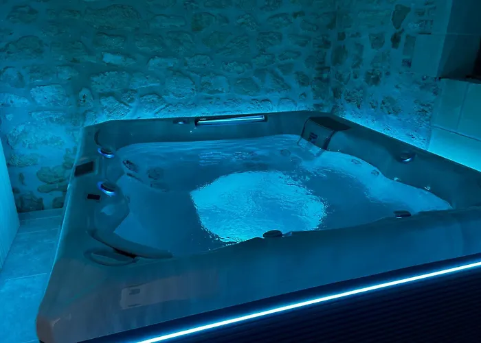 Domaine Du Lion Rouge Piscine Et Bed & Breakfast 4*