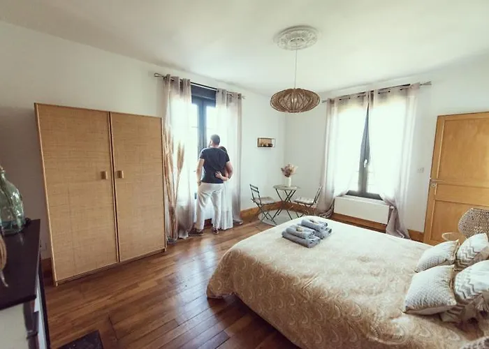 Domaine Du Lion Rouge Piscine Et Bed & Breakfast Coucy-le-Chateau-Auffrique